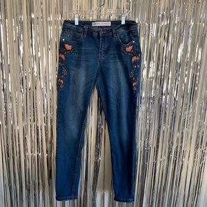🎁 (4 for $25) Embroidered Floral Women’s Jeans